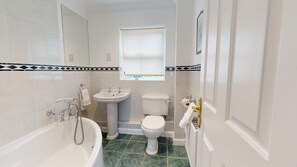 Shower, hair dryer - Rewley Road | Oxford Holiday Let | 2 Beds & Sleeps 4 (Oxford)