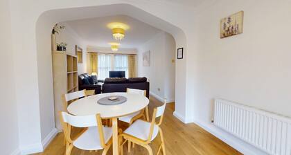 Rewley Road | Oxford Holiday Let | 2 Beds & Sleeps 4