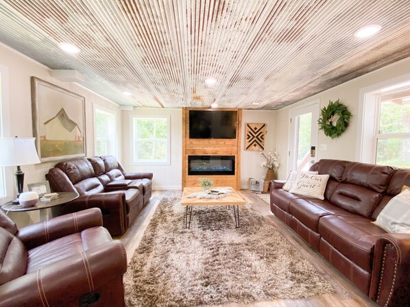 Smart TV, fireplace, table football, ping pong