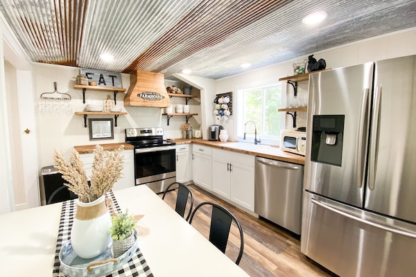 Køleskab, mikrobølgeovn, ovn, kogeplade