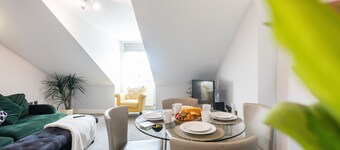 The Shakespeare Suite Dunara 7 | Leamington Spa Holiday Let | 2 Beds & Sleeps 4