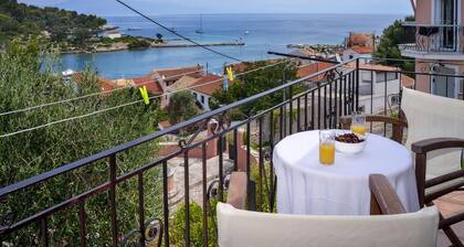 Gaios Hill Studio - Studio Apartment, Sleeps 2