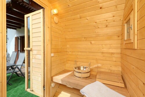 Vacation home near Viola (own sauna, 50''-TV, WLAN) in the forest, by the lake