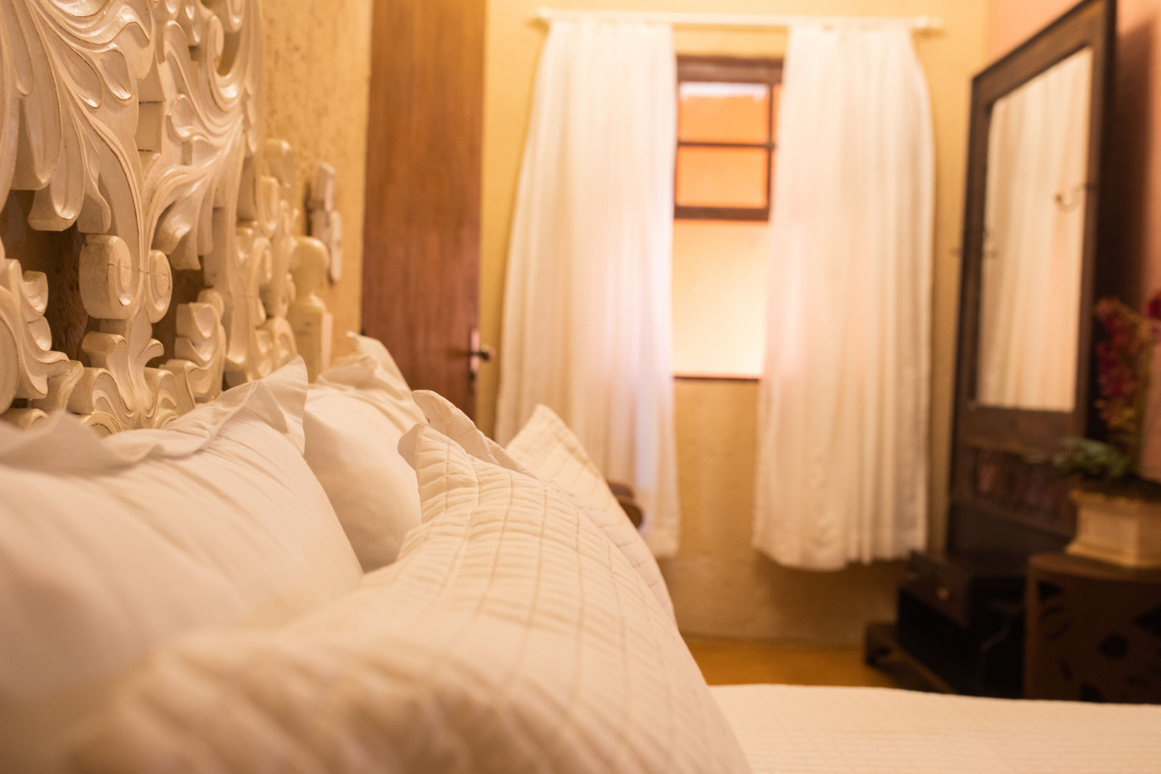 Minibar, decoración personalizada, muebles diferentes y wifi gratis 