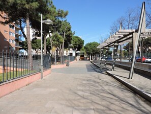 Unclassified image, 4 of 37, button