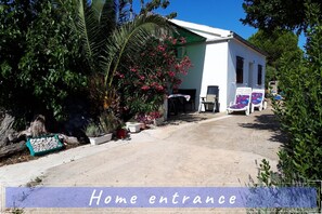 Terrace/patio - Charming Vacation Home "Scirkovic" Near The Sea (Vis)