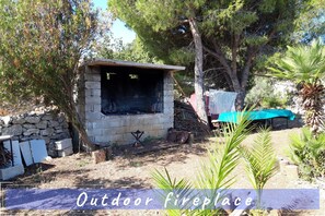 Property grounds - Charming Vacation Home "Scirkovic" Near The Sea (Vis)
