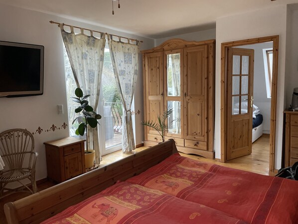 3 bedrooms, WiFi, bed sheets