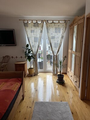 3 bedrooms, WiFi, bed sheets