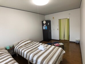 1 quarto, escrivaninha, Wi-Fi de cortesia, roupa de cama