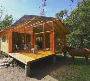 Outdoor dining - Mindo Eco Suite with Natural Jacuzzi & Waterfalls (Mindo)