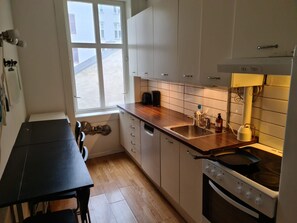 Oven, dishwasher, toaster, cookware/dishes/utensils