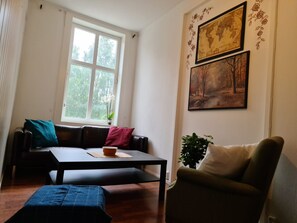 Living area - S12 2nd Floor Room in Elegant Apartment (Oslo)