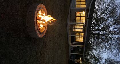 Relaxing lake house beautiful view, close to beaches, hiking, casinos, and NOLA.