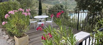 Cabanon de Naïs T2 with terrace and private access to Lake Esparron de Verdon