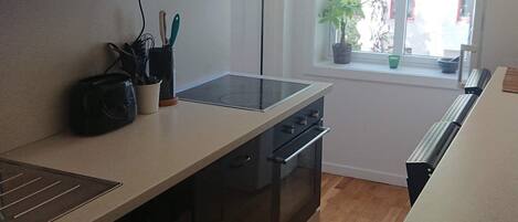 舒适公寓, 3 间卧室 | 私人厨房 | 冰箱、烤箱、炉灶、厨具/餐具