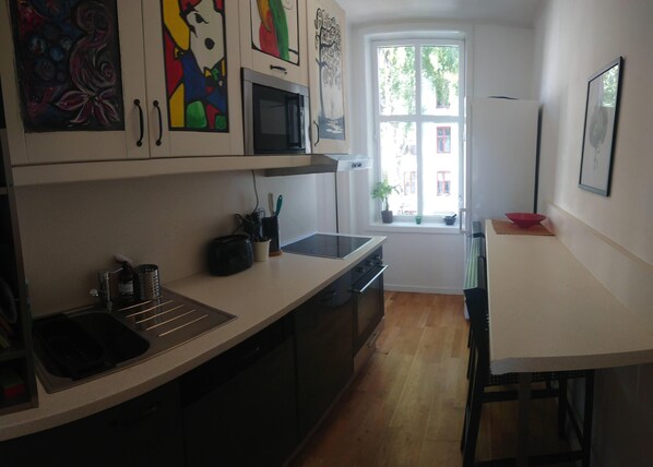Departamento Confort, 3 habitaciones | Cocina privada | Refrigerador, horno, parrilla de estufa y utensilios de cocina 