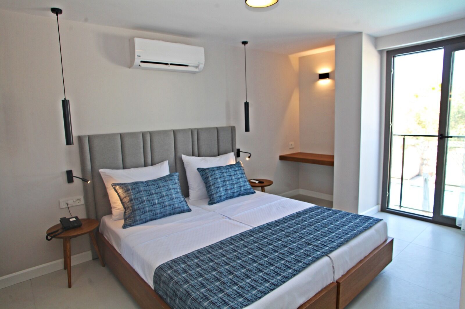 In-room safe, soundproofing, free WiFi, bed sheets