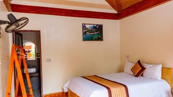 Escritorio, sistema de insonorización y wifi gratis