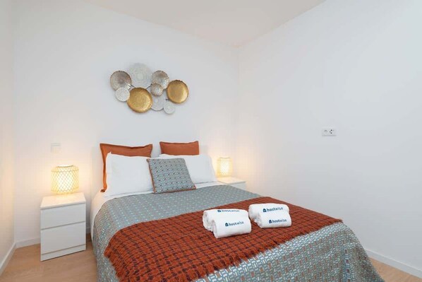 1 chambre, fer et planche à repasser, lit de bébé portatif, Wi-Fi