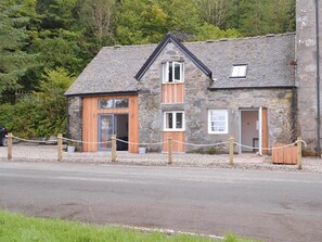 Exterior - 3 bedroom accommodation in Bellanoch, near Lochgilphead (Bellanoch, near Lochgilphead)