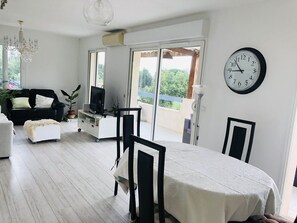 Interior - Madame Li 🎈🎈air conditioning  (Cogolin)