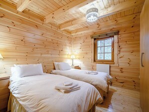 2 bedrooms, free WiFi, bed sheets - 2 bedroom accommodation in Killin, near Crianlarich (Killin, near Crianlarich)