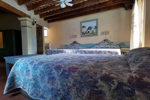 Iron/ironing board, bed sheets - CAPITAL OMesón De La Fragua (Guanajuato)