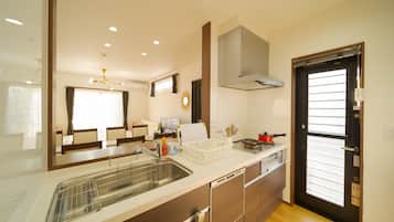 Fridge, microwave, stovetop, cookware/dishes/utensils