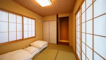 2 bedrooms, desk, free WiFi, bed sheets