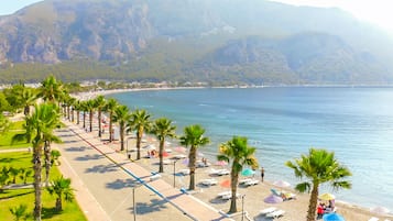 Am Strand, Sonnenschirme