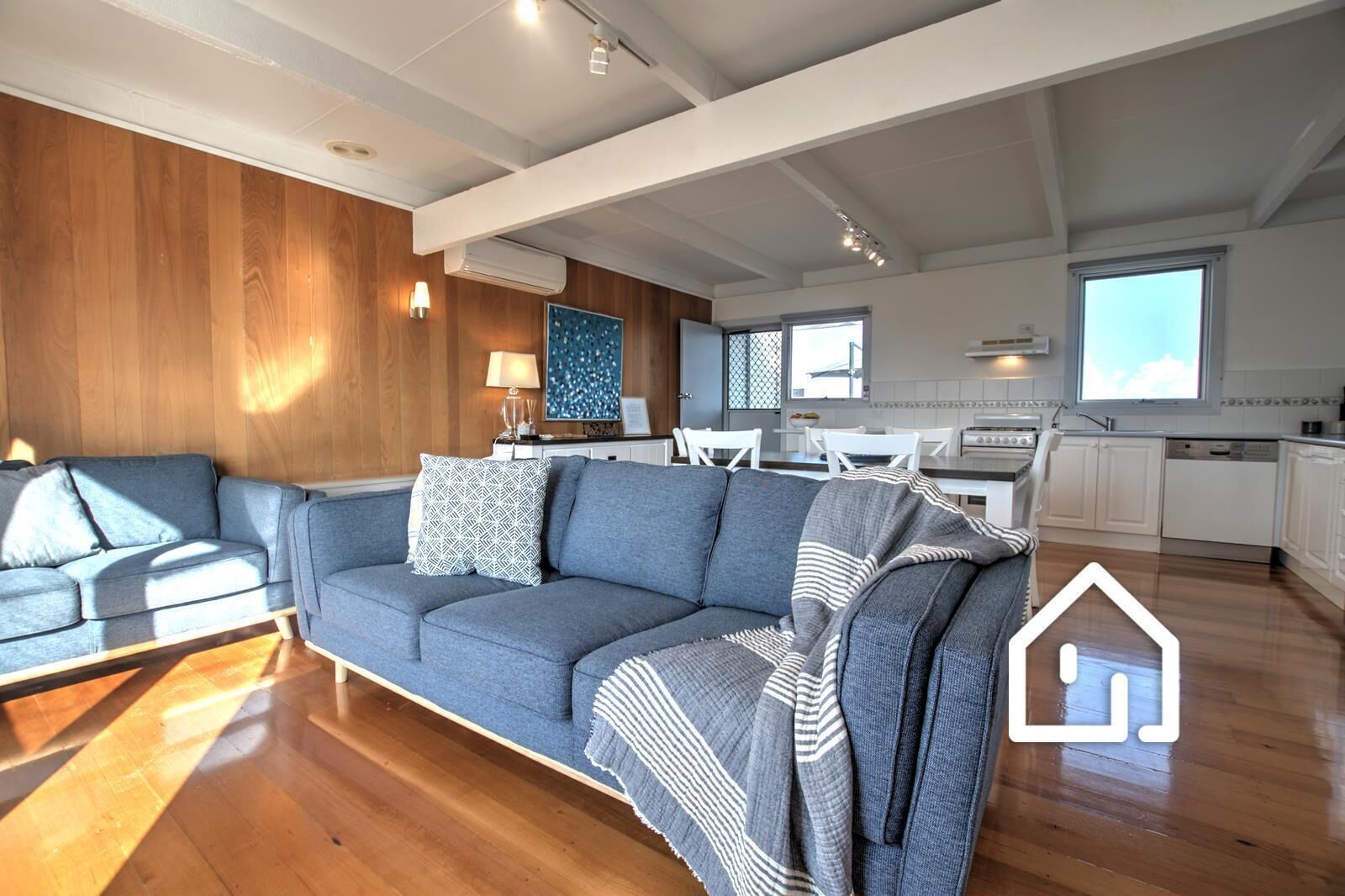 Smart TV, video-game console, Netflix, DVD player