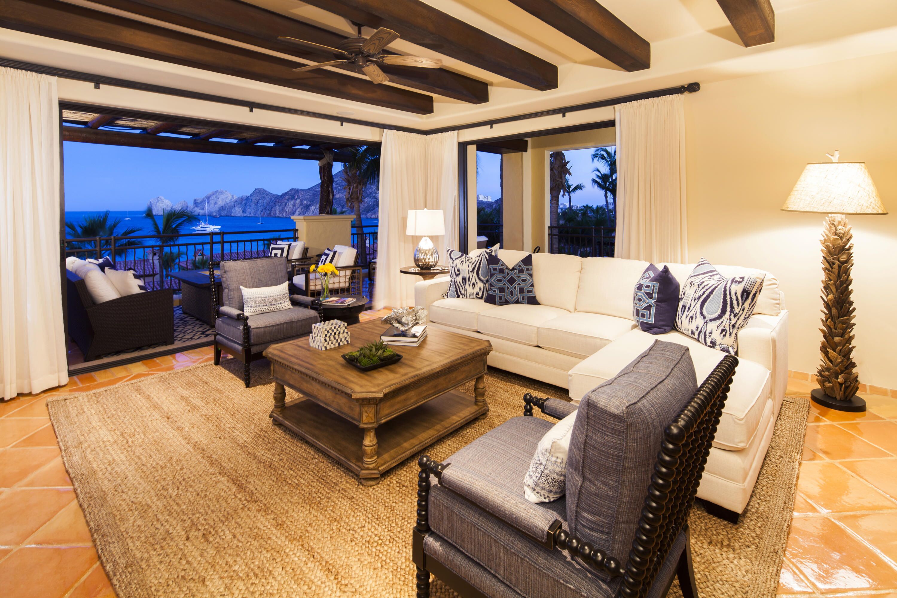 Smart TV, table football, ping pong, stereo