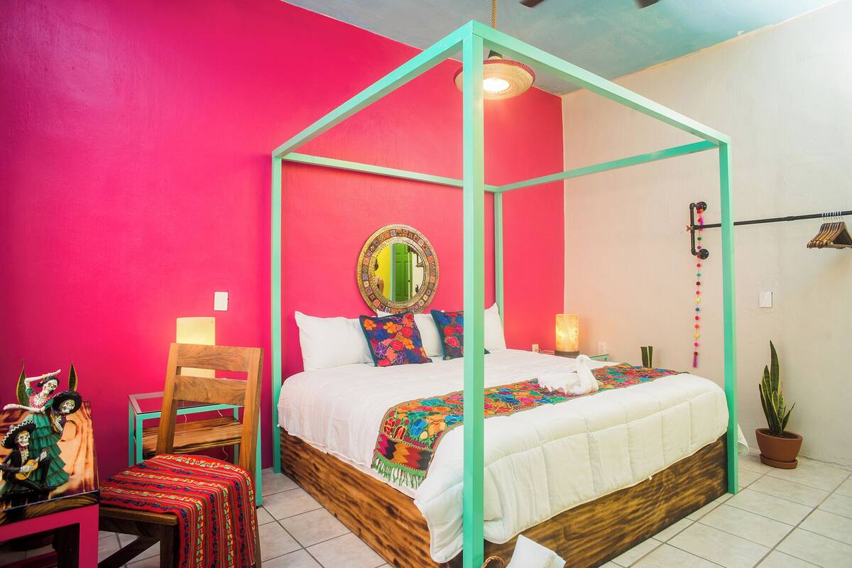 Habitación urbana | 1 habitación, ropa de cama de alta calidad y edredón