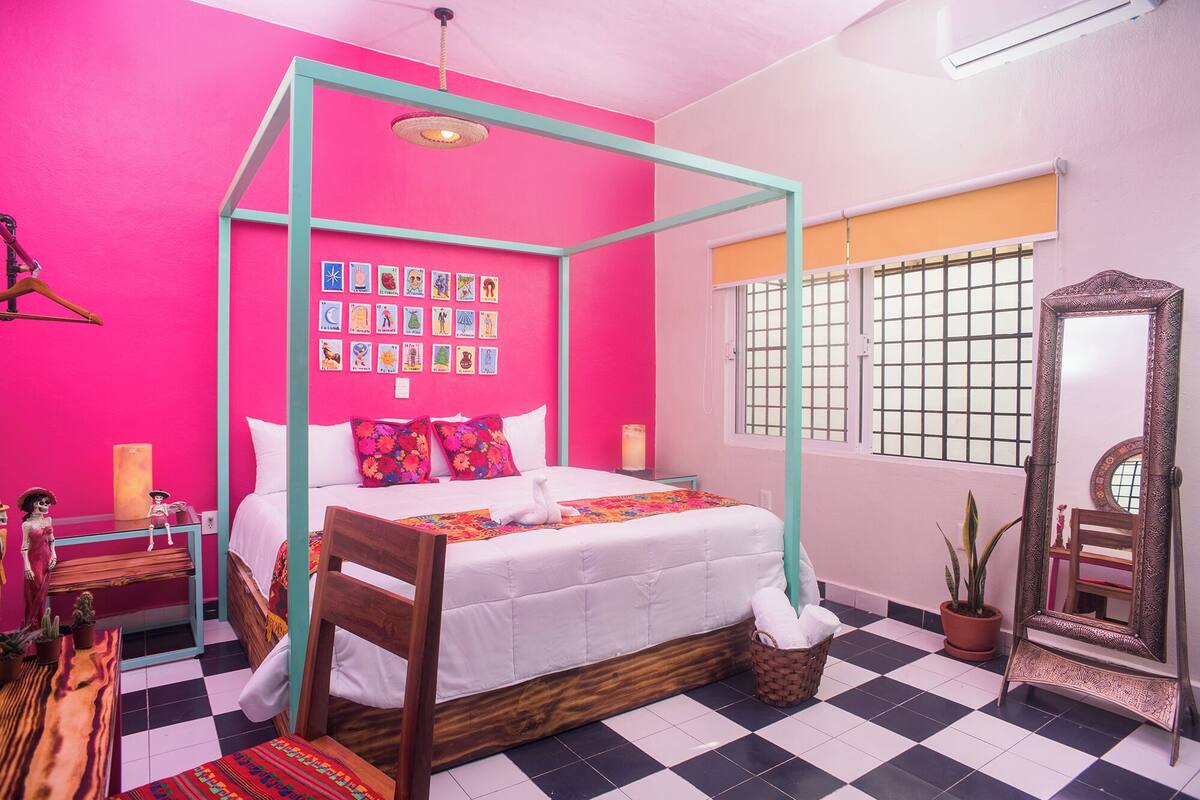 Habitación de diseñador | 1 habitación, ropa de cama de alta calidad y edredón