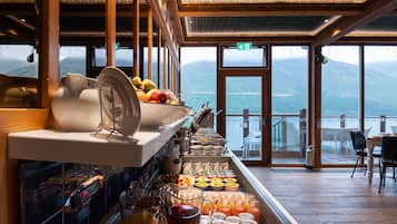 Desayuno continental (GBP 18 por persona)