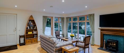 Pine Tree Cabin | Living area