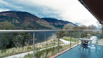 Mist Oer Loch Cabin | View from room