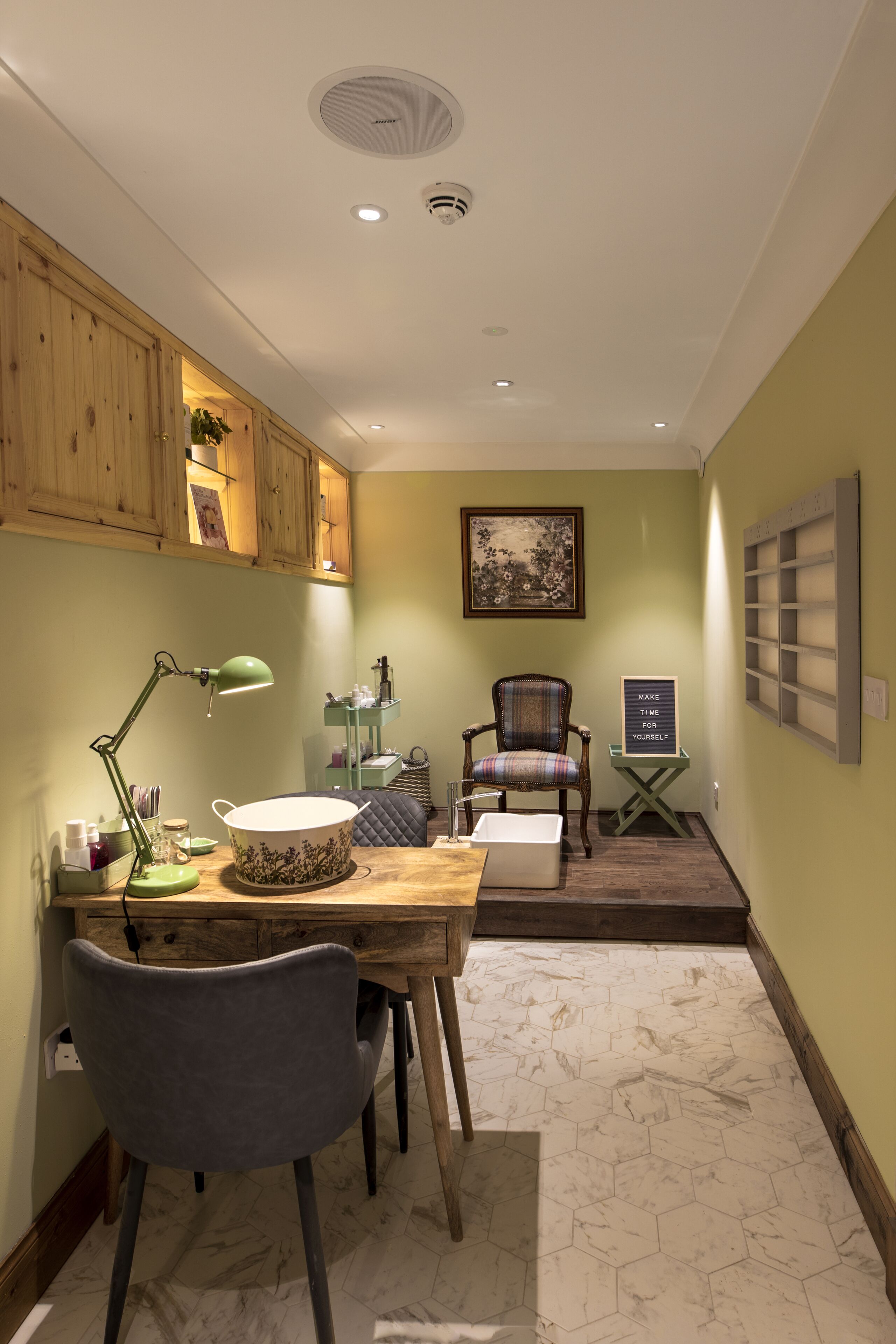 Body treatments, hydrotherapy, aromatherapy, hot stone massages