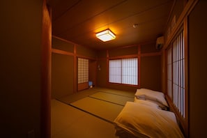 3 bedrooms, desk, free WiFi, bed sheets