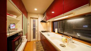 Fridge, microwave, stovetop, cookware/dishes/utensils