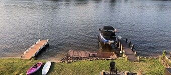 Lakefront 3 bedroom house on Lake Harmony with prime location to everything