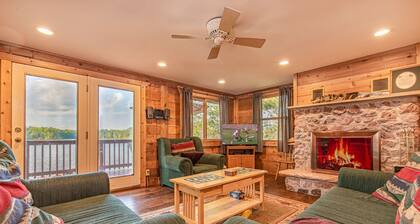 Michigan UP Cabin: Lakefront Ice Fishing & Snowmobile Trail Access from Cabin