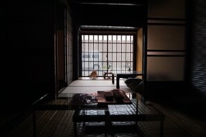 Unclassified image, 3 of 31, button