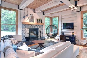 TV, caminetto, studio