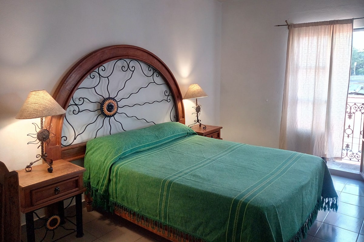 Kamar Basic | Tirai kedap cahaya, setrika/meja setrika, Wi-Fi gratis, dan seprai linen