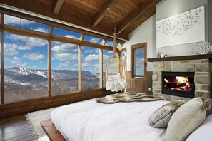 5 bedrooms, iron/ironing board, WiFi, bed sheets