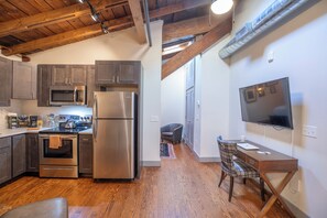 Basic Room | Private kitchen - The Lofts at Downtown Salem (Salem)