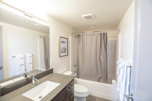 Studio Suite, 1 Queen Bed | Bathroom - The Lofts at Downtown Salem (Salem)