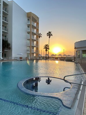 A heated pool - Upper Level  Unit + Access to Infinity Pool (South Padre Island)